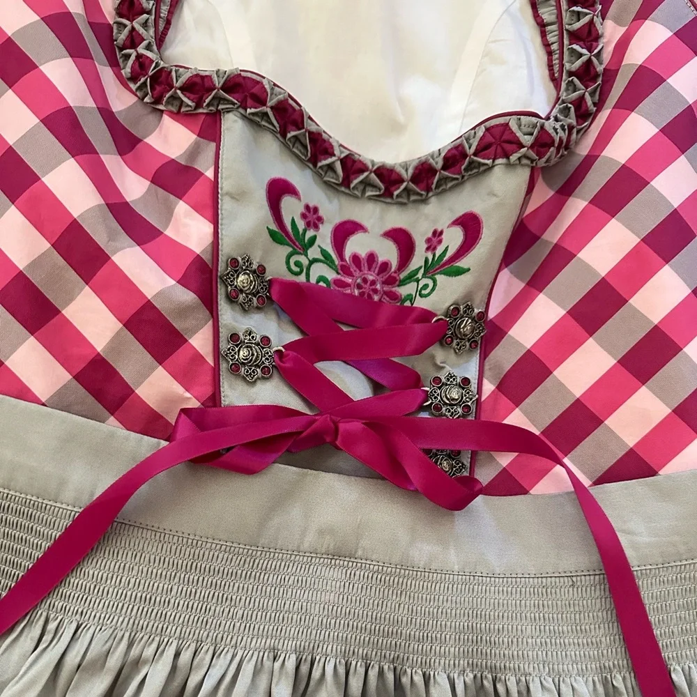 Oktoberfest outfit women’s dirndl Landhaus - Picture 4 of 7